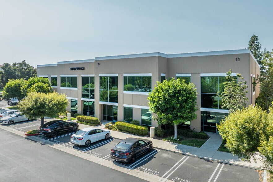 5-11 Hubble Dr, Irvine, CA à vendre - Photo du bâtiment - Image 2 de 5