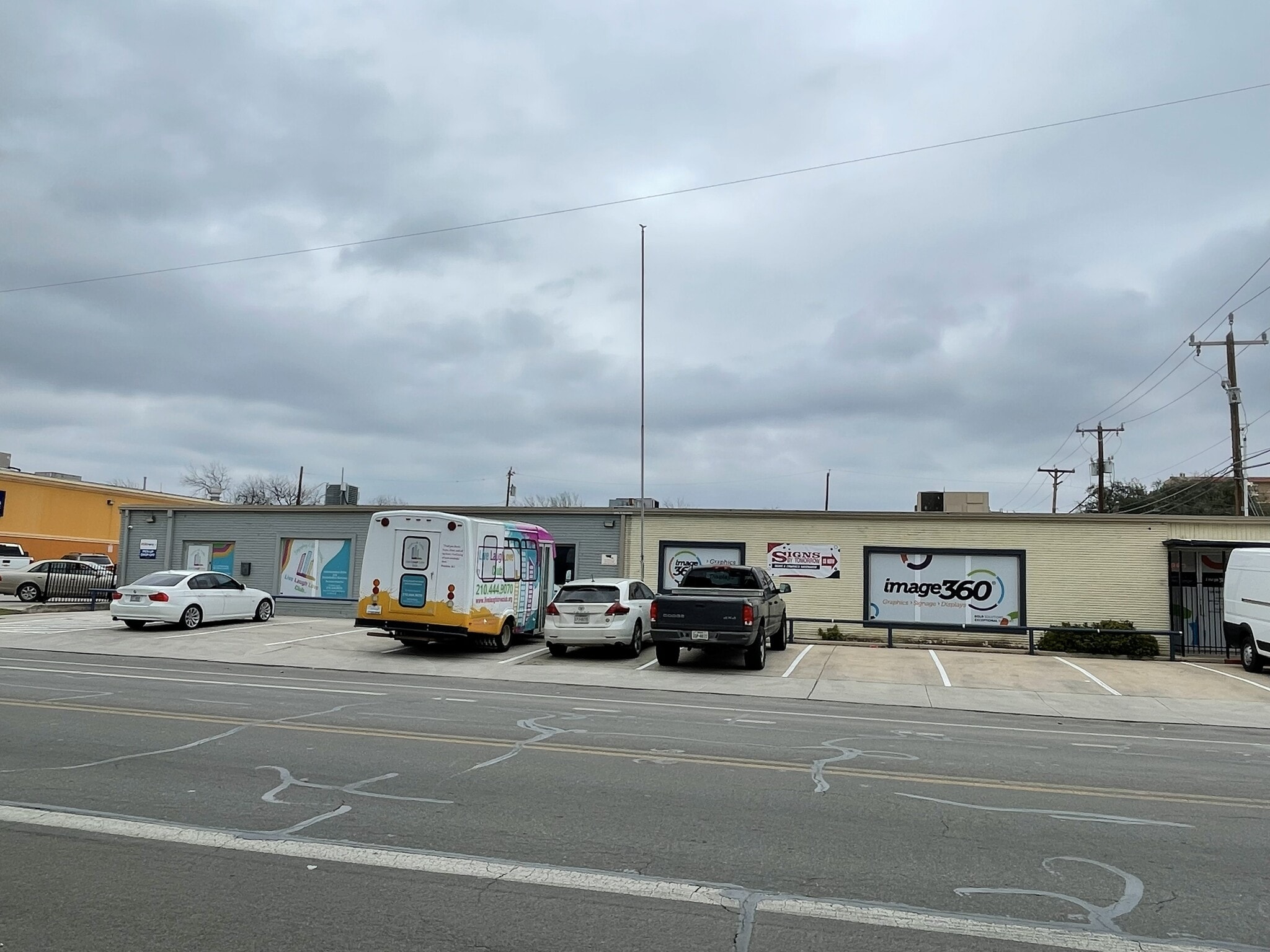 1202 N Flores St, San Antonio, TX for lease Primary Photo- Image 1 of 21