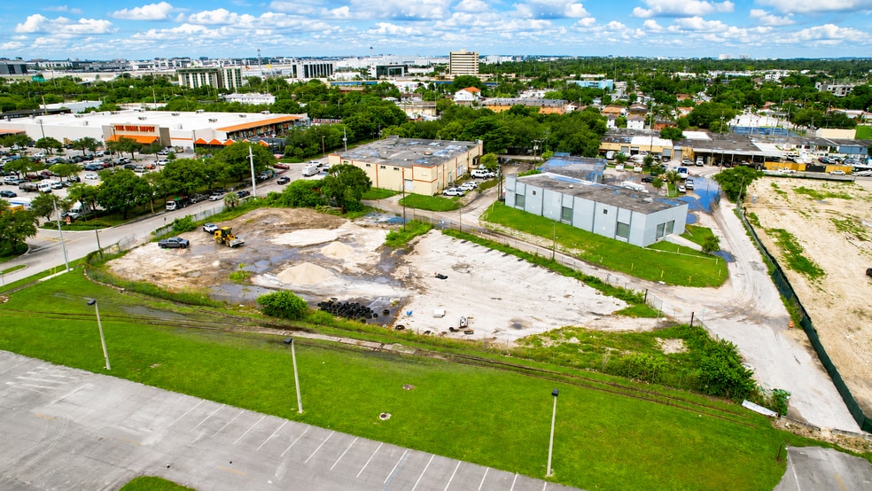 1171 SE 10th Ave, Hialeah, FL for lease - Building Photo - Image 1 of 8