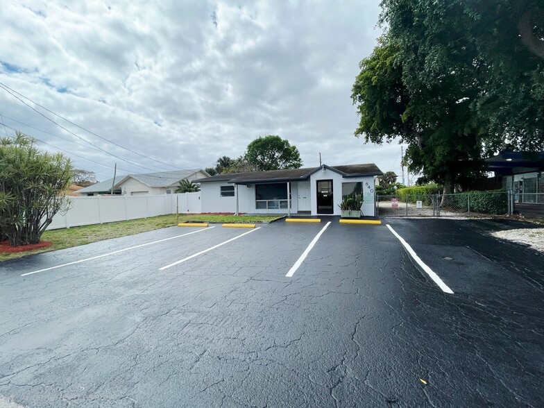 840 NW 33rd St, Oakland Park, FL for sale - Building Photo - Image 1 of 22