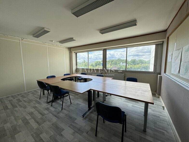 Office in Évry-Courcouronnes for sale - Interior Photo - Image 1 of 5