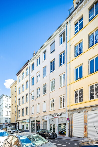Retail in Lyon for lease - Primary Photo - Image 1 of 3