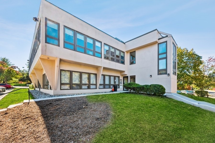 674 US Highway 202, Bridgewater, NJ for sale Primary Photo- Image 1 of 11