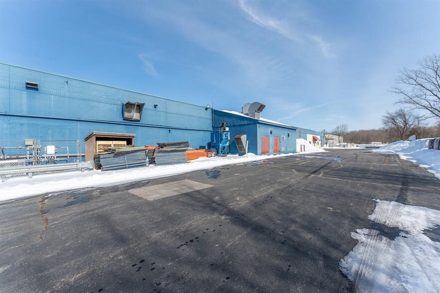 55 Lathrop Road Ext, Plainfield, CT à vendre - Photo du bâtiment - Image 3 de 15