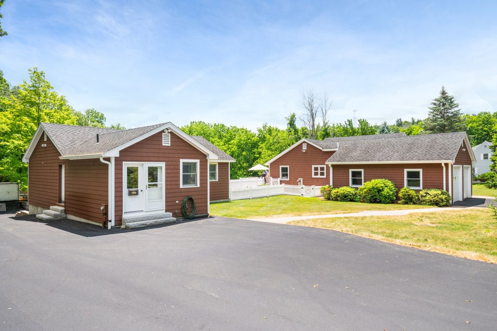 Commercial Flex & Private Resort portfolio of 2 properties for sale on LoopNet.ca Building Photo- Image 1 of 7