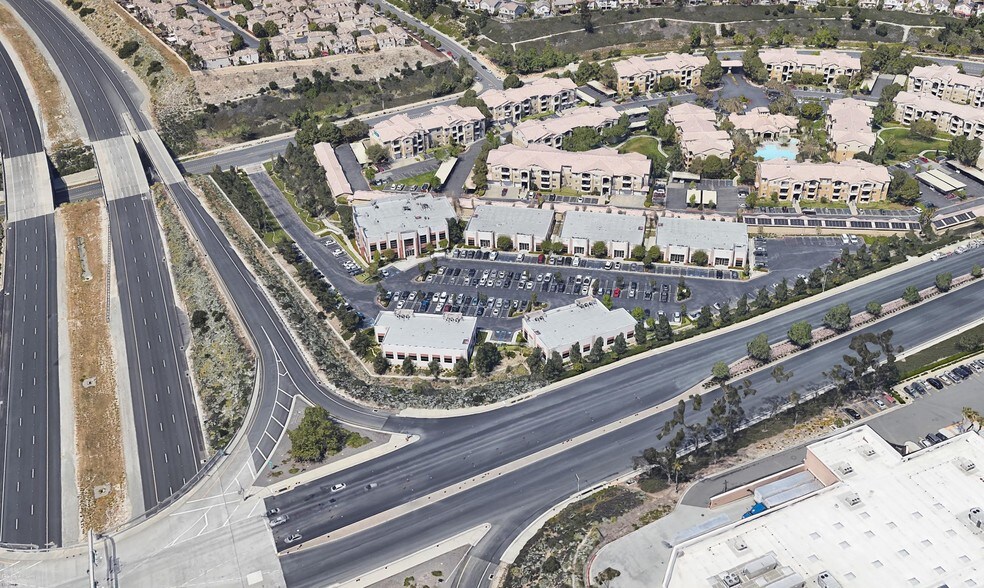 26000 Towne Centre Drive, Foothill Ranch, CA à louer - Aérien - Image 2 de 12