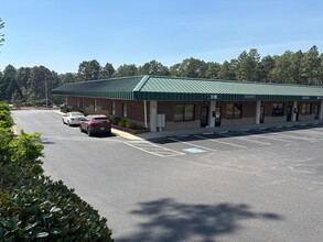 340 Commerce Ave, Southern Pines, NC à louer Photo intérieure- Image 1 de 7