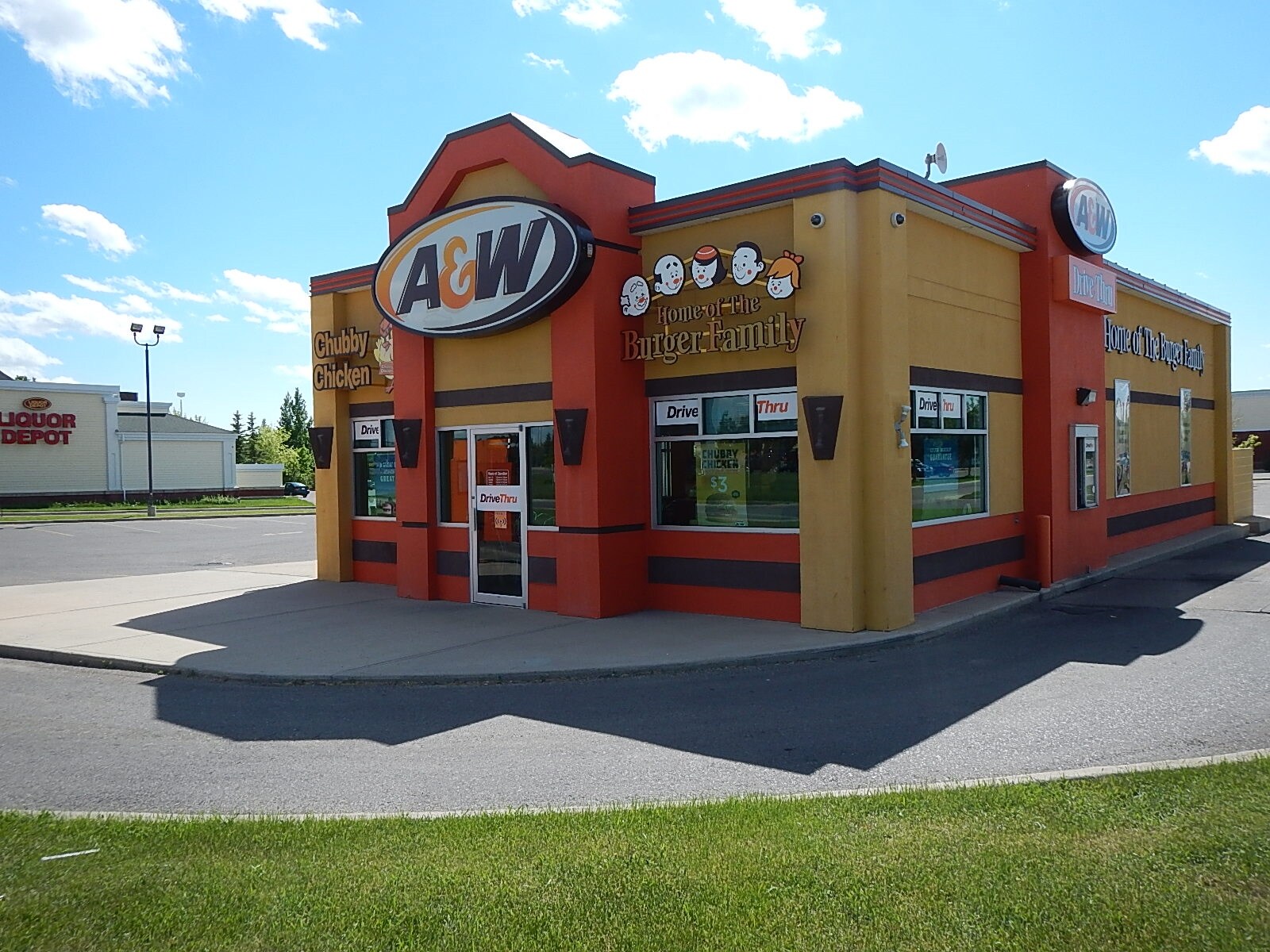 2920 26th Ave S, Lethbridge, AB à louer Photo du bâtiment- Image 1 de 7