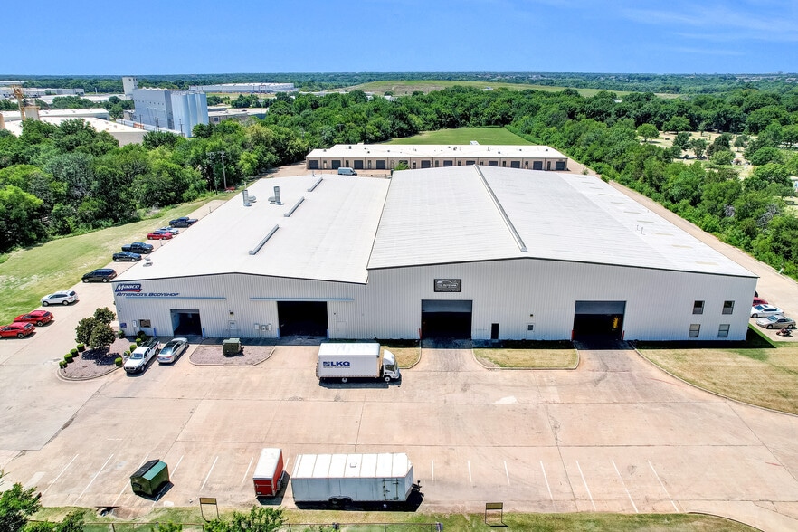 190 Industrial Blvd, McKinney, TX for lease - Building Photo - Image 3 of 10