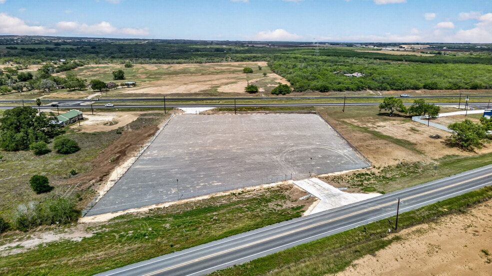 614 US 181 S hwy, Floresville, TX for sale - Building Photo - Image 3 of 19