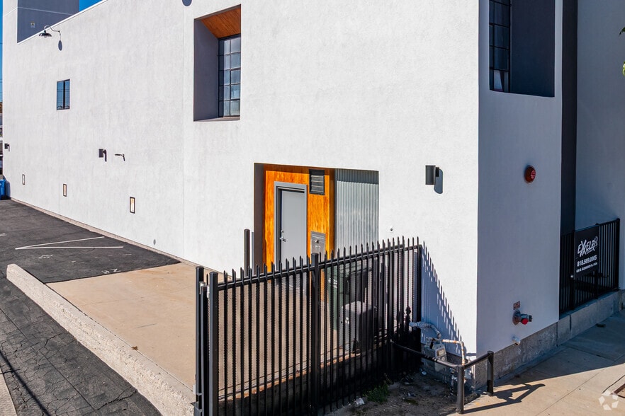 639 S Glenwood Pl, Burbank, CA for lease - Building Photo - Image 3 of 9