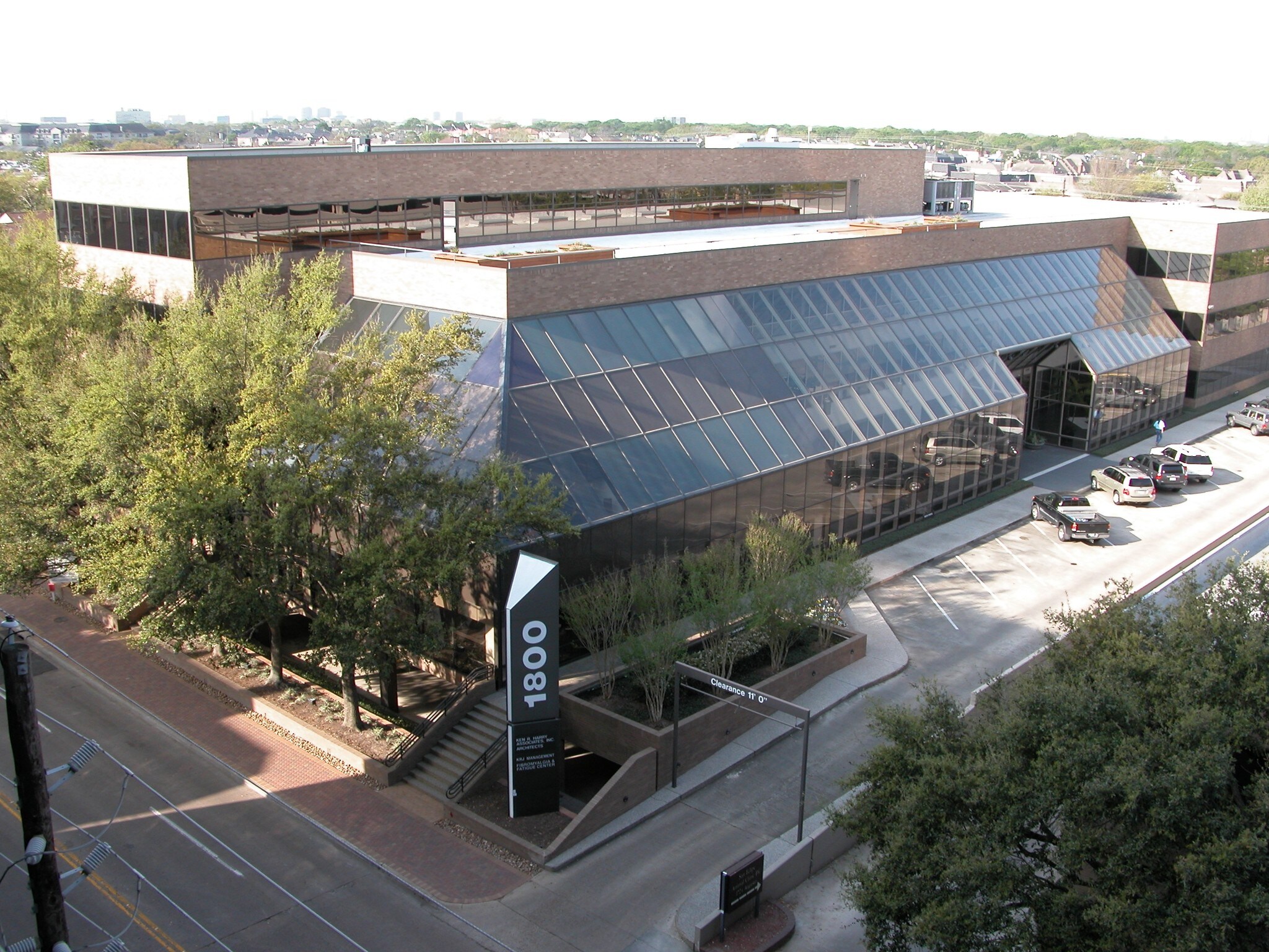 1800 Augusta Dr, Houston, TX à louer Photo du bâtiment- Image 1 de 4