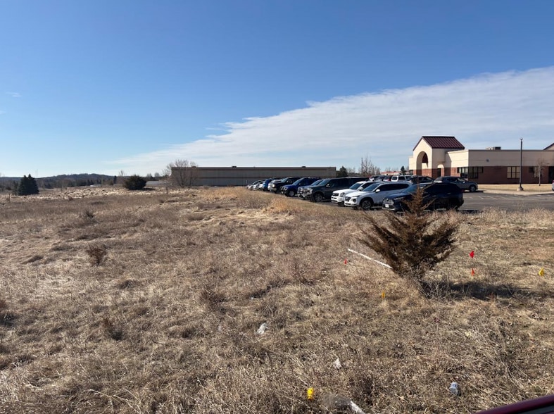 2910 Harvey St, Hudson, WI for sale - Building Photo - Image 2 of 4