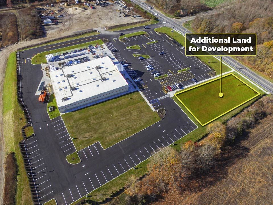 4331 Middle Country Rd, Calverton, NY for lease Interior Photo- Image 1 of 2