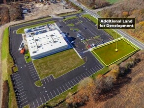 4331 Middle Country Rd, Calverton, NY for lease Interior Photo- Image 1 of 2