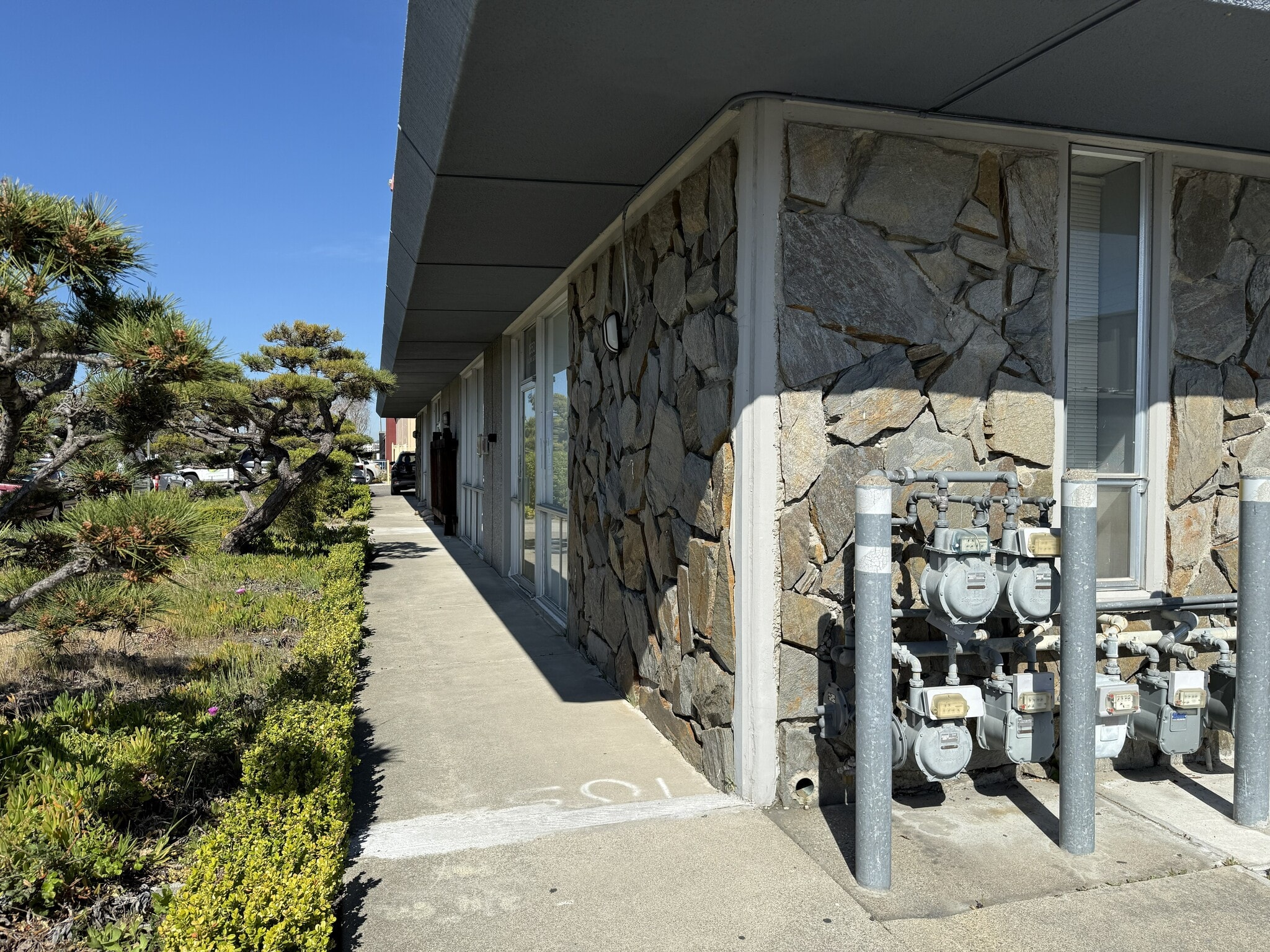 1550 Rollins Rd, Burlingame, CA for lease Primary Photo- Image 1 of 3