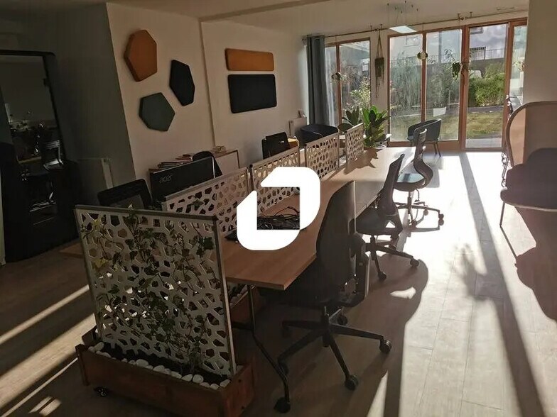 Bureau dans Arcueil à louer - Photo du bâtiment - Image 2 de 12