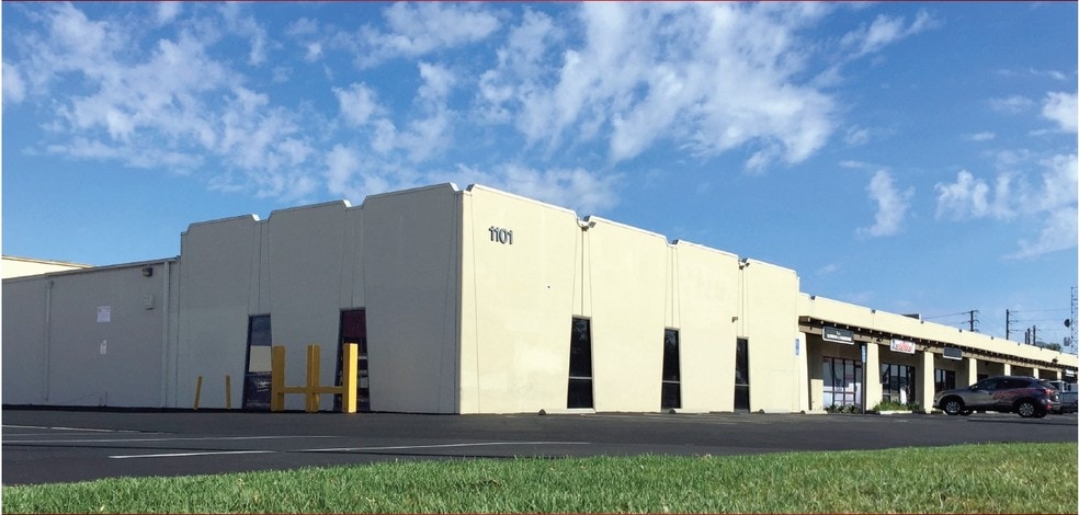 1101 S Grand Ave, Santa Ana, CA for lease - Primary Photo - Image 1 of 7
