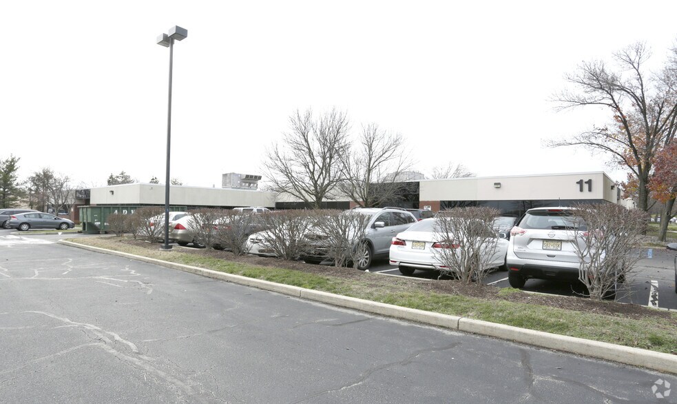 1090 King Georges Post Rd, Edison, NJ à louer - Photo du bâtiment - Image 3 de 8