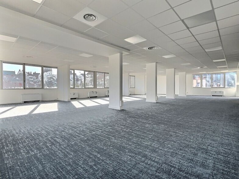 Office in Paris for lease - Interior Photo - Image 2 of 5