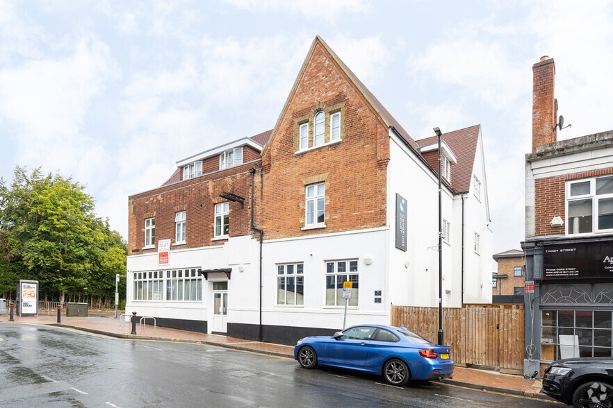121 London Rd, Camberley for lease - Primary Photo - Image 1 of 4