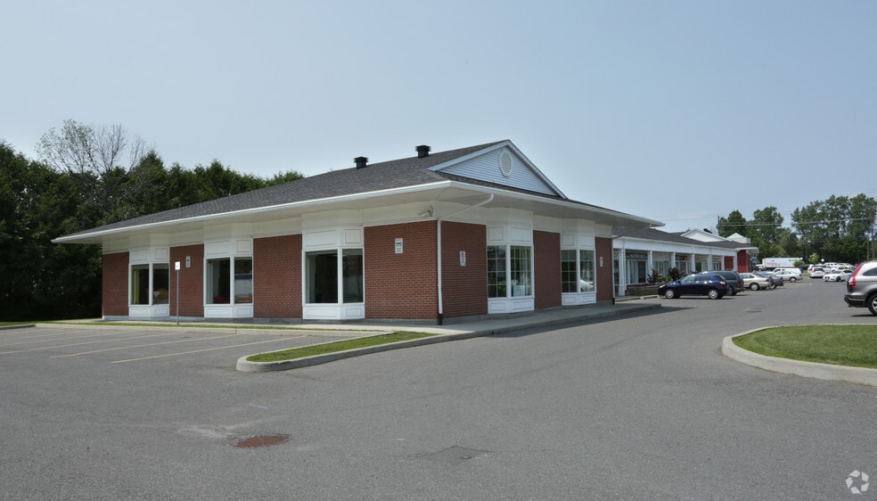 2580-2608 Innes Rd, Ottawa, ON for lease - Primary Photo - Image 1 of 4