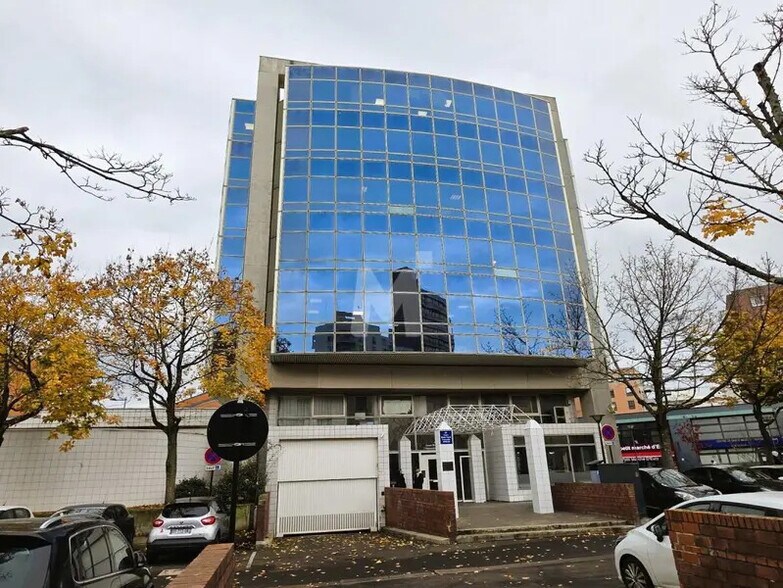 Bureau dans Évry-Courcouronnes à vendre - Photo du bâtiment - Image 2 de 16