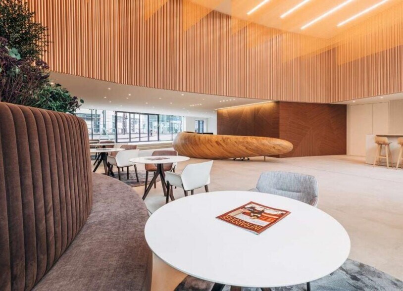 Bureau dans Levallois-Perret à louer - Photo du bâtiment - Image 2 de 48