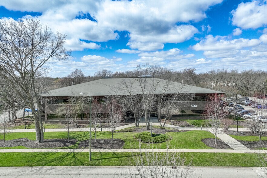 500 Coventry Ln, Crystal Lake, IL à louer - Photo du bâtiment - Image 3 de 5