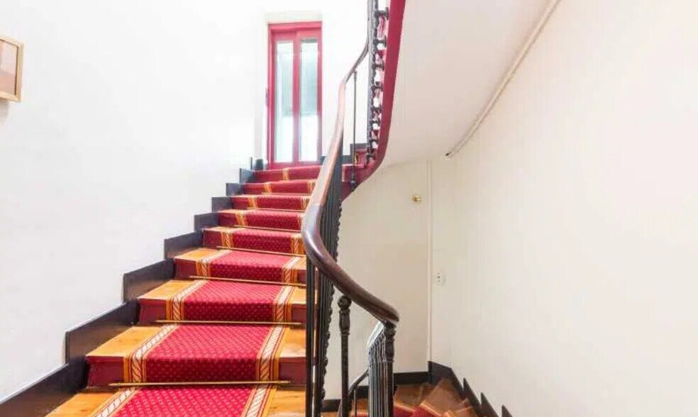 Coworking Space in Paris for lease - Interior Photo - Image 2 of 3