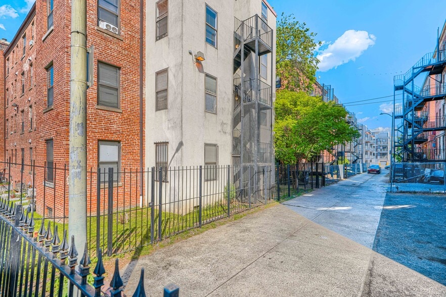 Sunflower House, Washington, DC for sale - Building Photo - Image 1 of 38