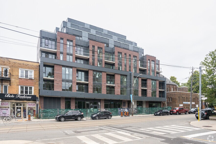 422-437 Roncesvalles Av, Toronto, ON for sale - Primary Photo - Image 1 of 1