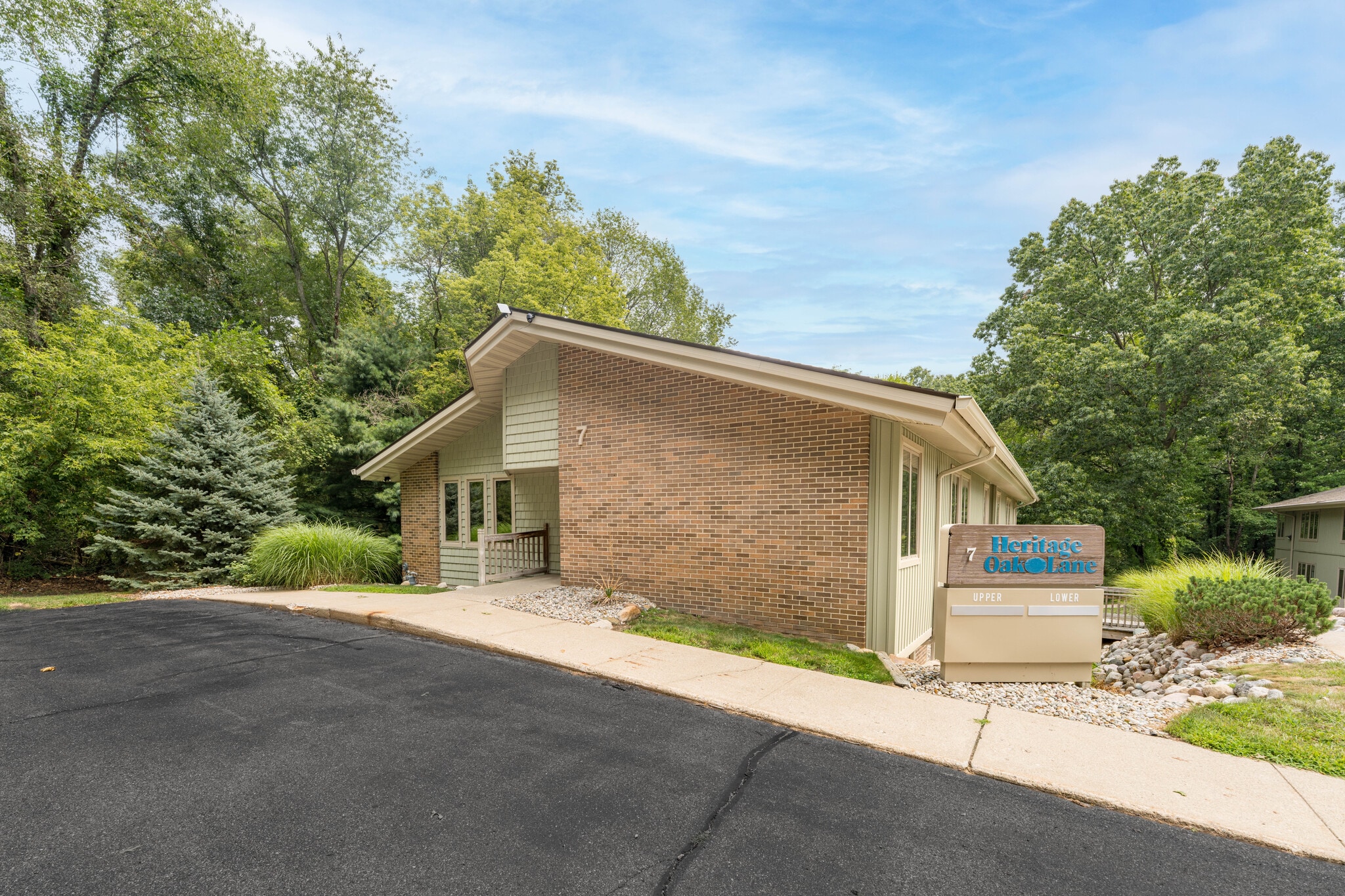 7-9 Heritage Oak Ln, Battle Creek, MI for lease Building Photo- Image 1 of 8