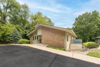 7-9 Heritage Oak Ln, Battle Creek, MI for lease Building Photo- Image 1 of 8