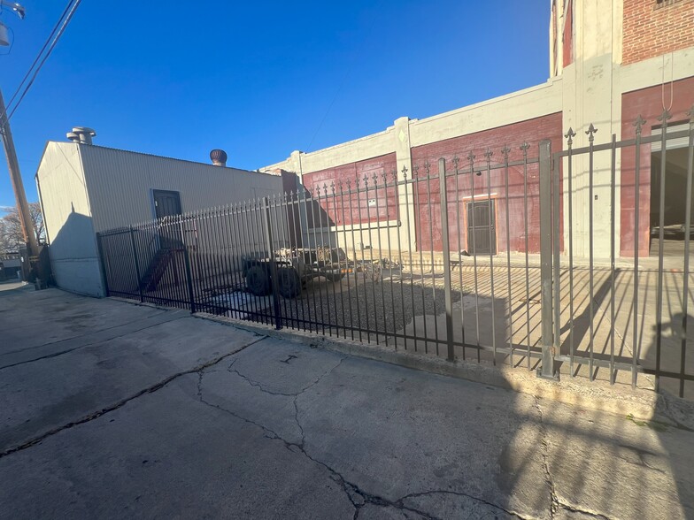 805 8th St, Los Banos, CA for lease - Building Photo - Image 3 of 19