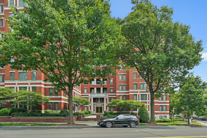 4601 Connecticut Ave NW, Washington, DC à louer - Photo du bâtiment - Image 2 de 29