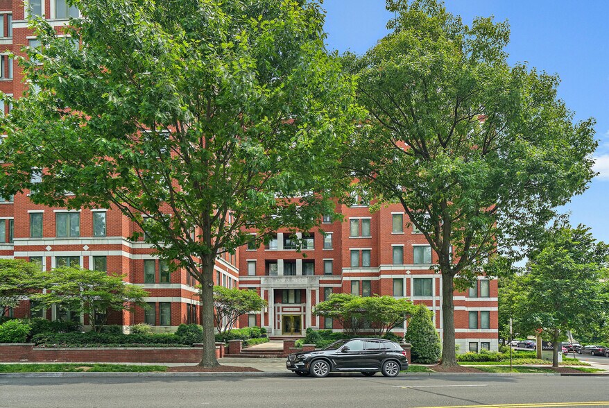 4601 Connecticut Ave NW, Washington, DC à louer - Photo du bâtiment - Image 2 de 29