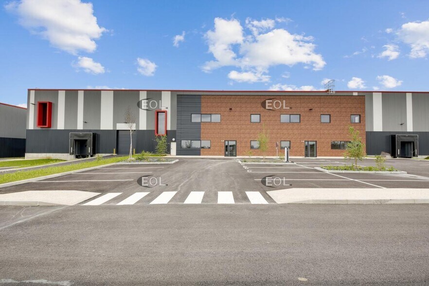 Flex in Le Thillay for lease - Building Photo - Image 2 of 9