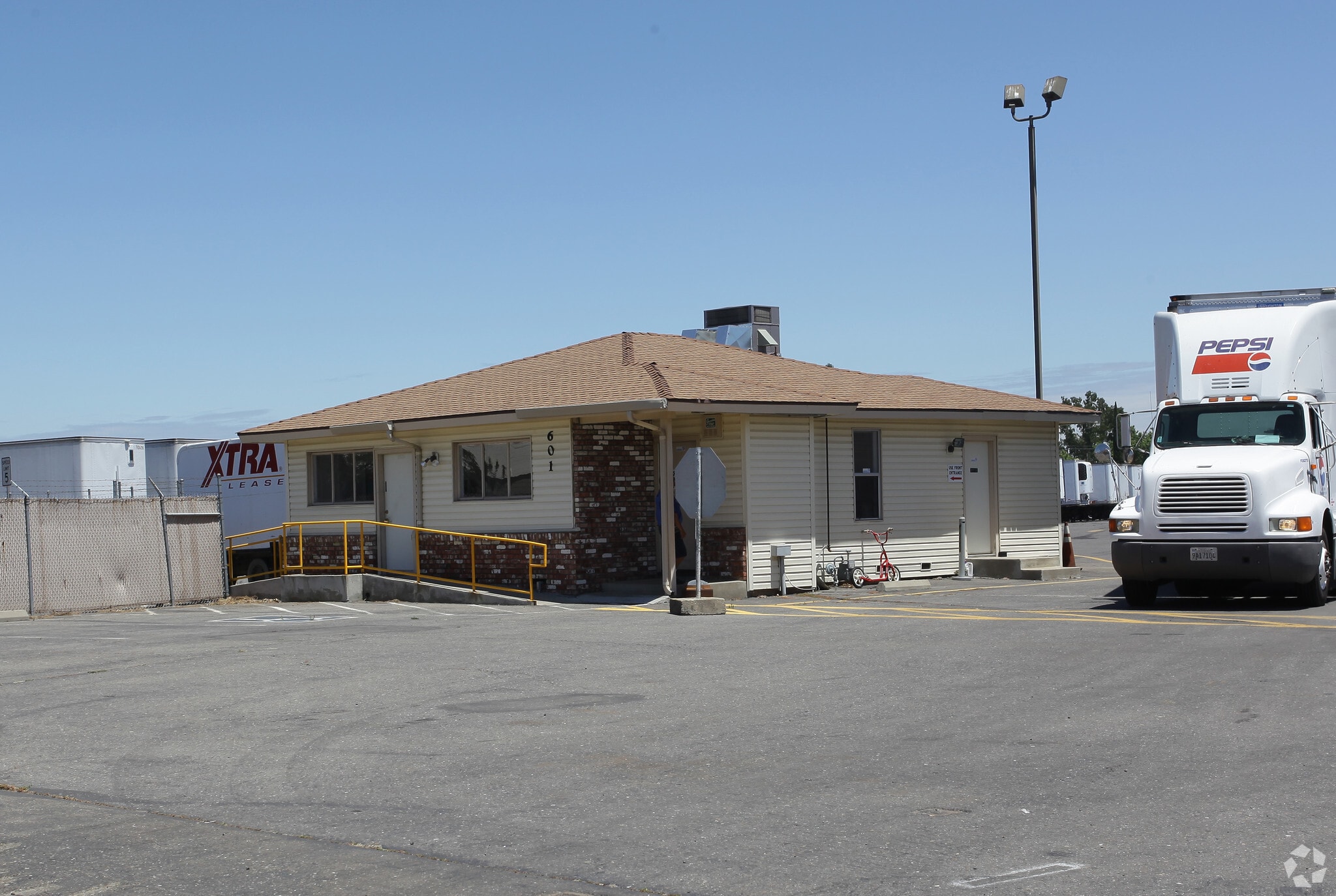 601 Harbor Blvd, West Sacramento, CA for lease Primary Photo- Image 1 of 9