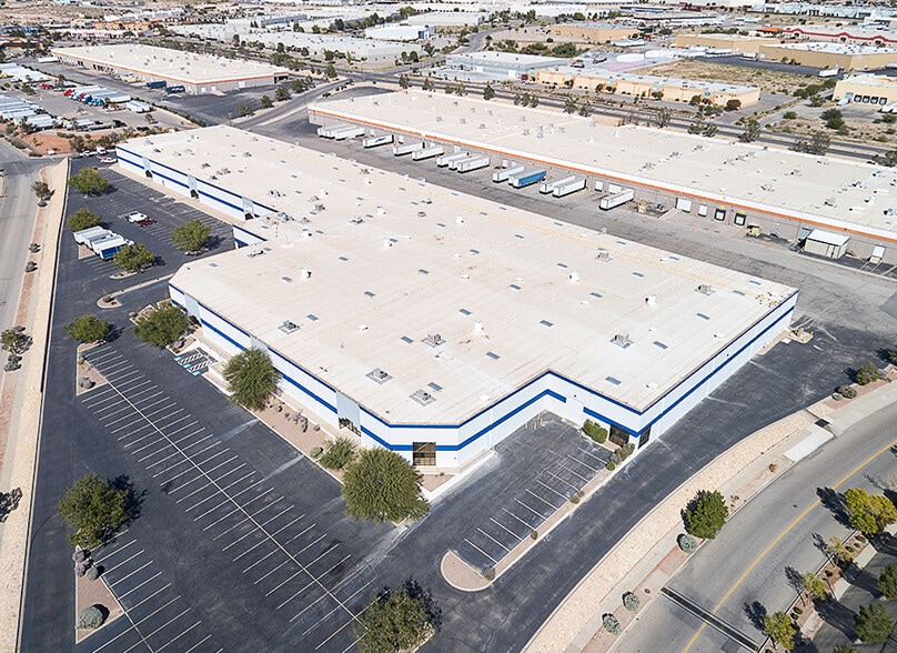 12135 Esther Lama Dr, El Paso, TX à louer - Photo principale - Image 1 de 12