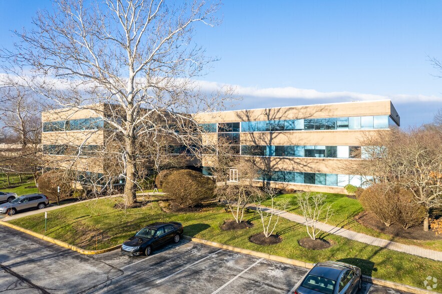 925 Harvest Dr, Blue Bell, PA à louer - Photo du bâtiment - Image 3 de 33