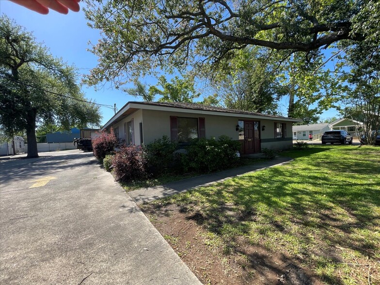 2910 Common St, Lake Charles, LA for sale - Building Photo - Image 1 of 1