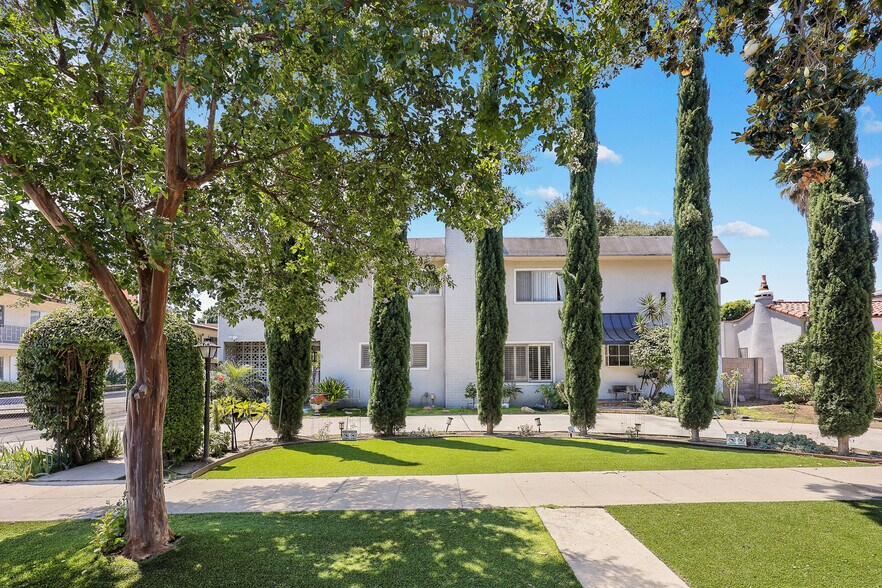 11130 Huston St, North Hollywood, CA à vendre - Photo du bâtiment - Image 3 de 32