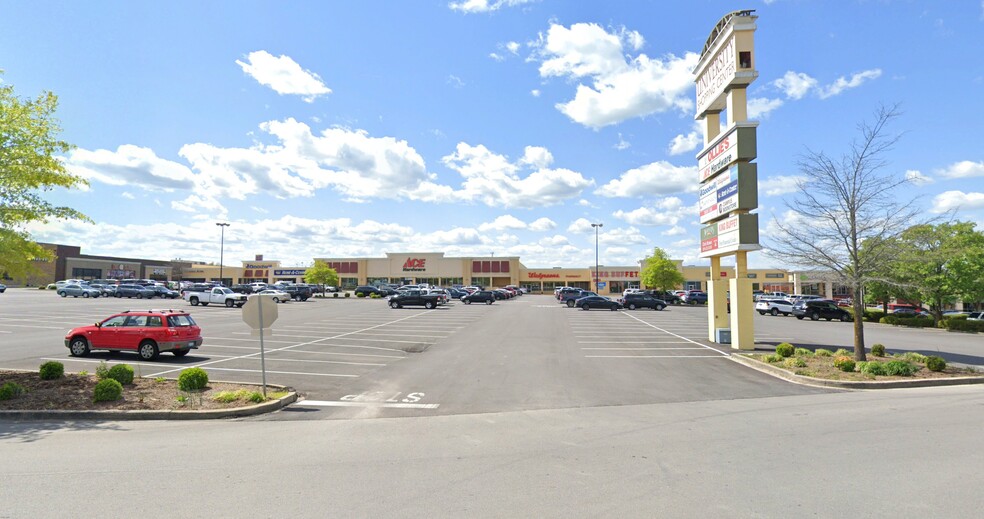 616-690 University Shopping Ctr, Richmond, KY à louer - Photo du bâtiment - Image 1 de 10