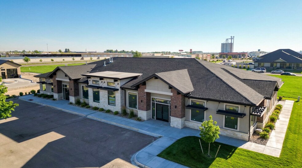 271 S Elm Ave, Eaton, CO à vendre - Photo du bâtiment - Image 2 de 2