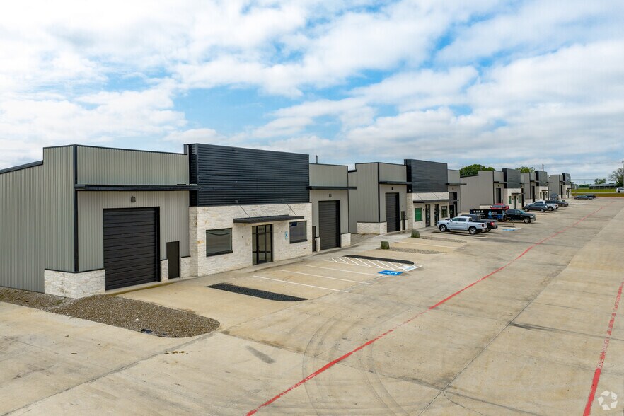 4620 US 377 Hwy, Aubrey, TX à louer - Photo du bâtiment - Image 3 de 19