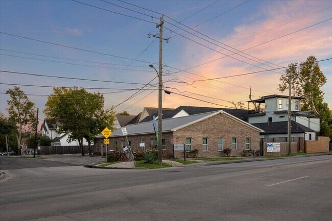 More details for 6212 N Main St, Houston, TX - Office for Sale