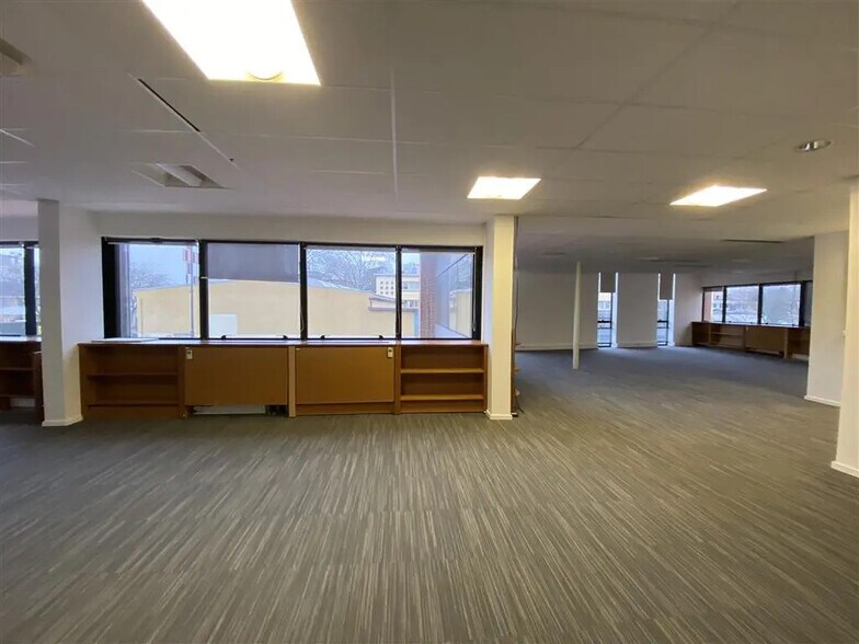 Bureau dans Ivry-sur-Seine à louer - Photo du bâtiment - Image 3 de 9