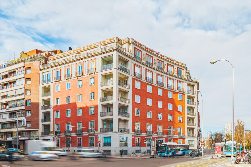 Paseo Castellana, 53, Madrid, Madrid à louer - Photo du bâtiment - Image 1 de 3