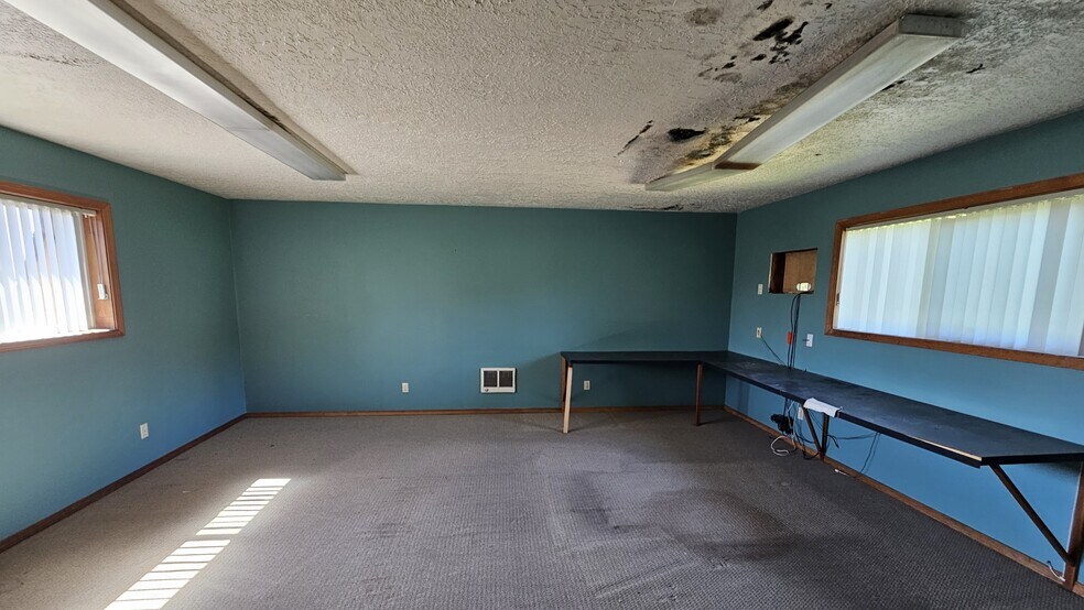 1310 Elm Pl, Kelso, WA à vendre - Photo du bâtiment - Image 2 de 7